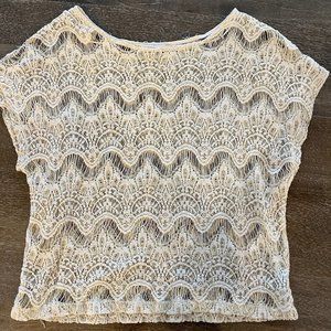 Crochet short sleeve top--size medium